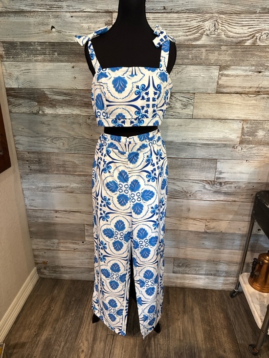 SHEIN Pants - SHEIN Blue & White Printed Two-Piece Wide Leg Pant Set